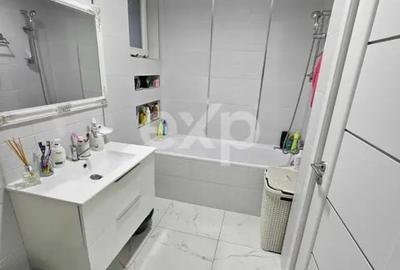 Apartament cu 3 camere semidecomandat în Florești