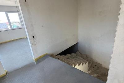 Casă cu 4 camere în Dealu Frumos