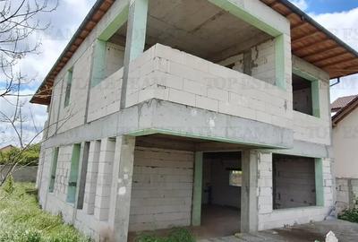 Casă cu 6 camere cu Teren 450 Mp în Valu lui Traian