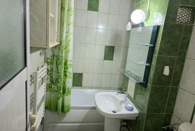 Apartament cu 3 camere semidecomandat în Central - 1