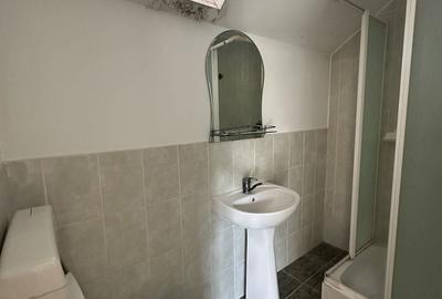 Casă cu 8 camere cu Teren 1794 Mp în Brazi