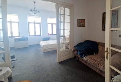 Apartament cu 4 camere decomandat, mobilat în Universitate
