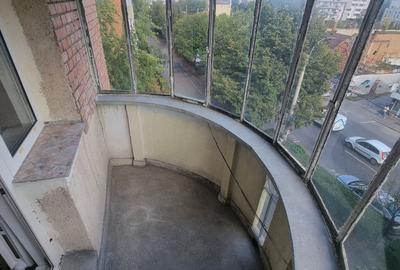 Apartament cu 3 camere semidecomandat în Mărăști