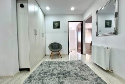 Apartament cu 3 camere decomandat, mobilat în Între Lacuri