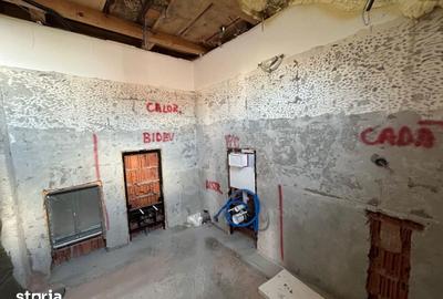 Casă cu 6 camere cu Teren 467 Mp în Crevedia