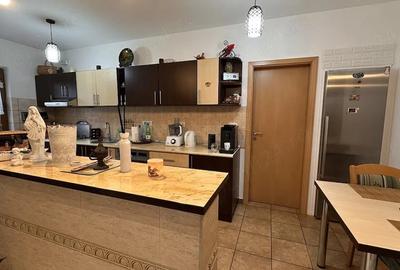 Casă cu 4 camere cu Teren 333 Mp în Central - 1