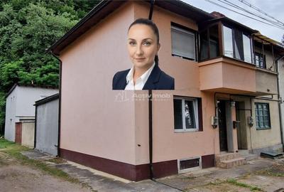 Casă cu 5 camere cu Teren 155 Mp în Muncitoresc