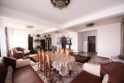 Casă cu 7 camere cu Teren 466 Mp în Singureni - 2
