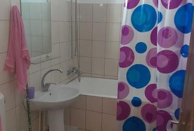 Apartament cu 2 camere semidecomandat în Gara de Nord