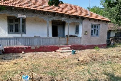 Casă cu 3 camere în Stăncești