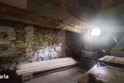 Casă cu 2 camere cu Teren 1760 Mp în Ozun - 1