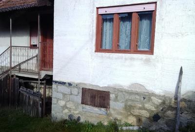 Casă cu 3 camere cu Teren 1500 Mp în Morlaca