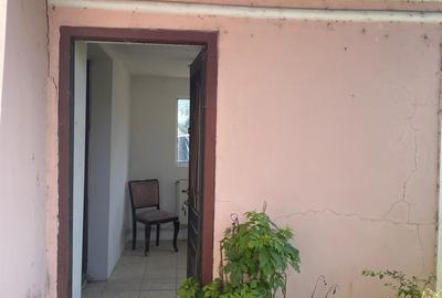 Casă cu 3 camere cu Teren 1346 Mp în Poroschia