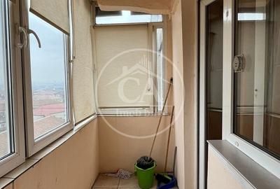 Apartament cu 3 camere decomandat în Nufărul