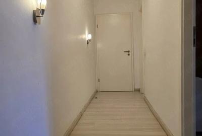 Apartament cu 3 camere semidecomandat în Circumvalațiunii
