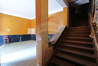 Casă cu 7 camere cu Teren 195 Mp în Libertății - 8