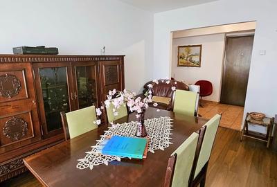 Apartament cu 3 camere decomandat în Colentina
