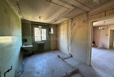 Apartament cu 3 camere semidecomandat în Central