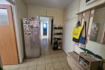 Apartament cu 3 camere decomandat în Rahova