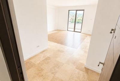 Apartament cu 2 camere decomandat în Parc Zăvoi