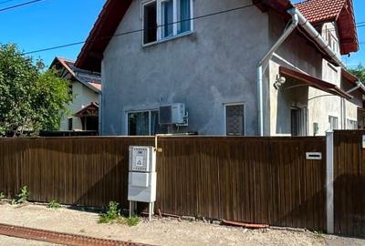 Casă individuală cu 4 camere cu Canalizare în Central - 2