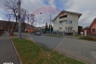 Casă cu Teren 818 Mp în Central