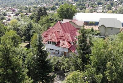 Casă individuală cu 10 camere cu Canalizare în Central - 34