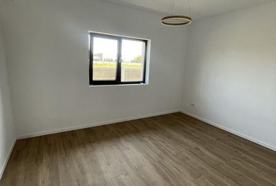 Casă cu 4 camere cu Teren 425 Mp în Domnești - 8