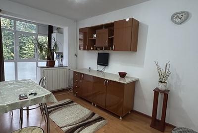 Apartament cu 3 camere decomandat în Ceardac