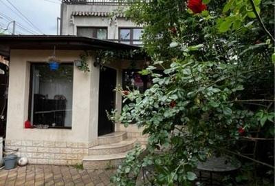 Casă cu 4 camere în Barbu Văcărescu