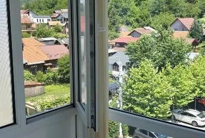 Apartament cu 3 camere semidecomandat în Central - 4