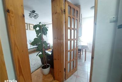 Apartament cu 4 camere semidecomandat în Micro 5 - 12