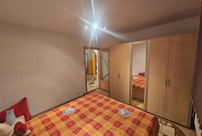 Apartament cu 3 camere decomandat, mobilat în Micro IV - 3