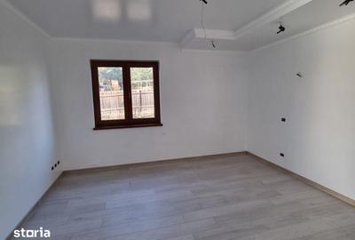 Casă cu 7 camere cu Teren 700 Mp în Miroslava