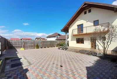 Casă cu 4 camere în Sânpetru - 2