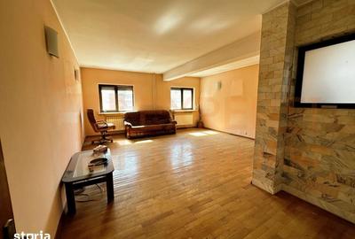 Casă cu 8 camere cu Canalizare în 13 Septembrie - 18