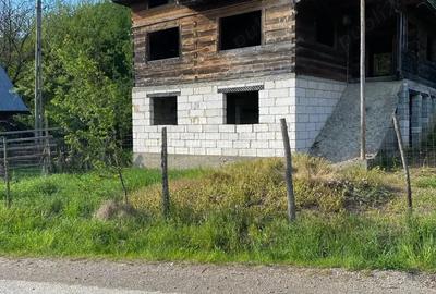 Casă cu 6 camere cu Teren 540 Mp în Săcel - 8