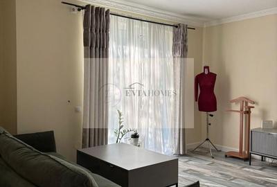 Apartament cu 3 camere semidecomandat, mobilat în Bună Ziua