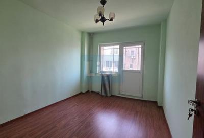 Apartament cu 4 camere decomandat în Central - 3