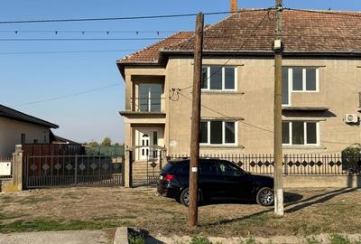Casă cu 5 camere cu Teren 700 Mp în Ardud