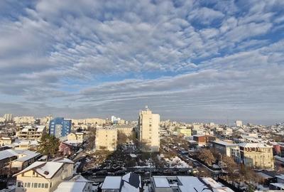 Apartament cu 3 camere decomandat în Cantacuzino