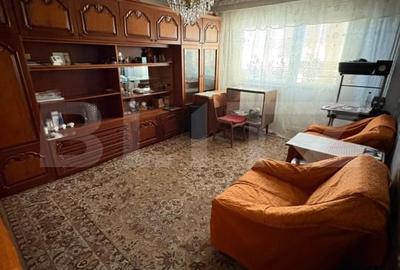 Apartament cu 4 camere decomandat, mobilat în Prundu