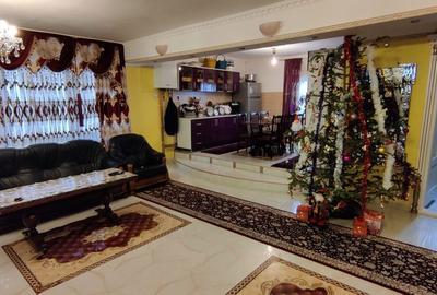 Casă cu 5 camere cu Teren 2000 Mp în Central - 3