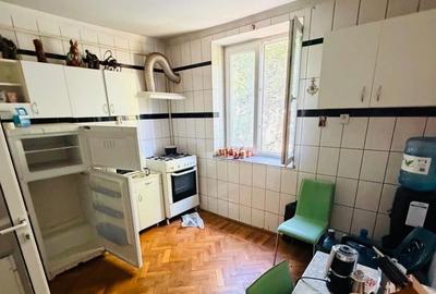 Apartament cu 3 camere semidecomandat în Central