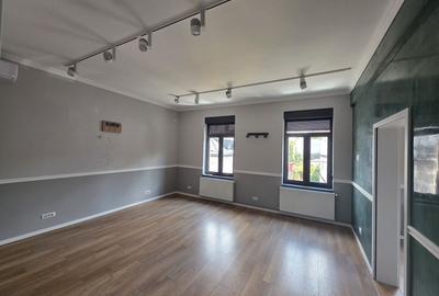 Apartament cu 3 camere decomandat în P-ța Romană