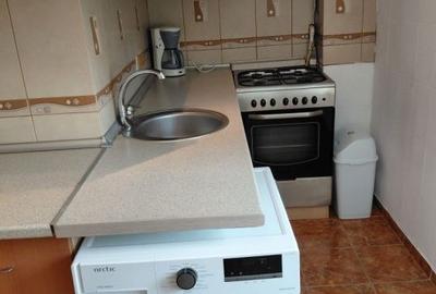 Apartament cu 3 camere decomandat, mobilat în Nerva Traian