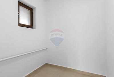 Casă cu 7 camere cu Teren 437 Mp în Livada - 10