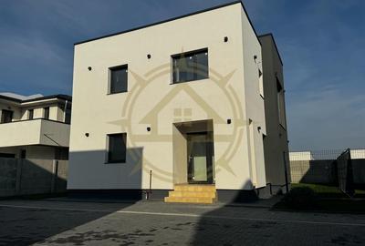 Casă cu 4 camere cu Canalizare în Tunari