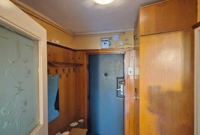 Apartament cu 3 camere decomandat, mobilat în Cloșca