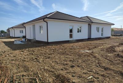 Casă individuală cu 3 camere cu Canalizare în Sânandrei - 13